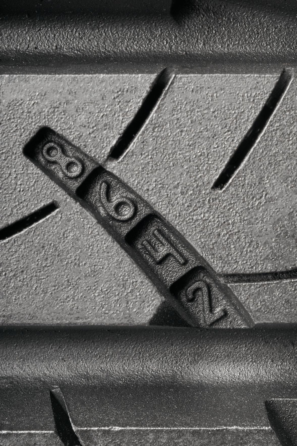 245/60R18 105H All-Season Tire T49656