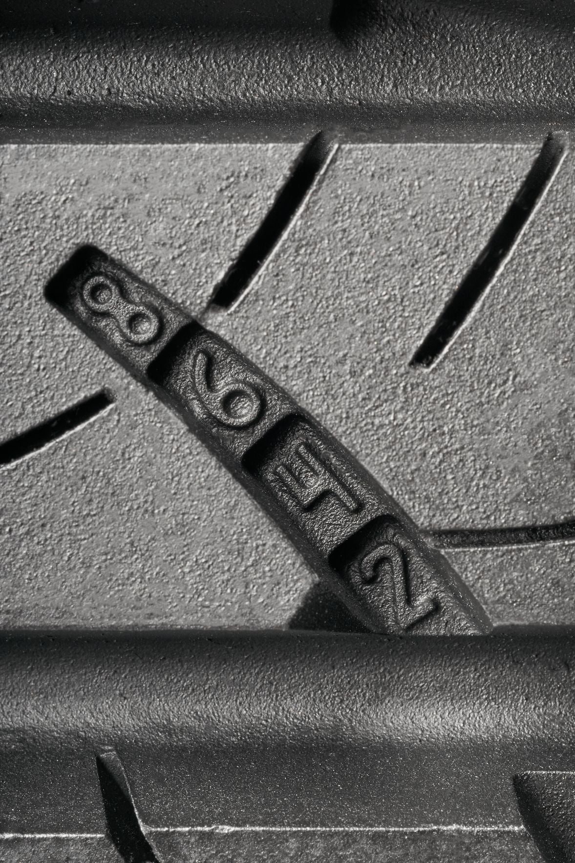 245/60R18 105H All-Season Tire T49656