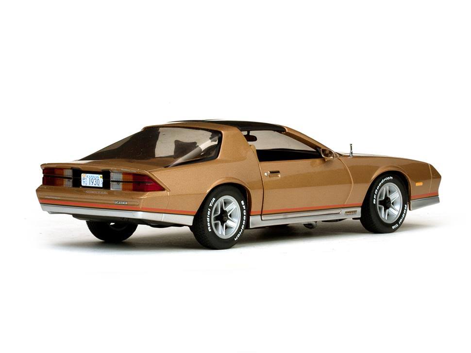 Gold 1/18 Diecast Model Car S214