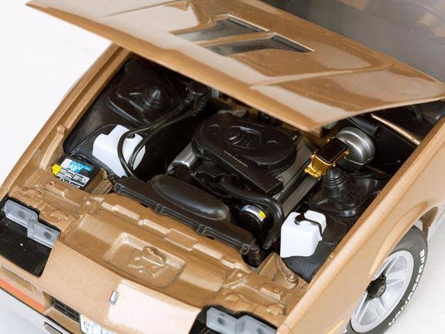 Gold 1/18 Diecast Model Car S214