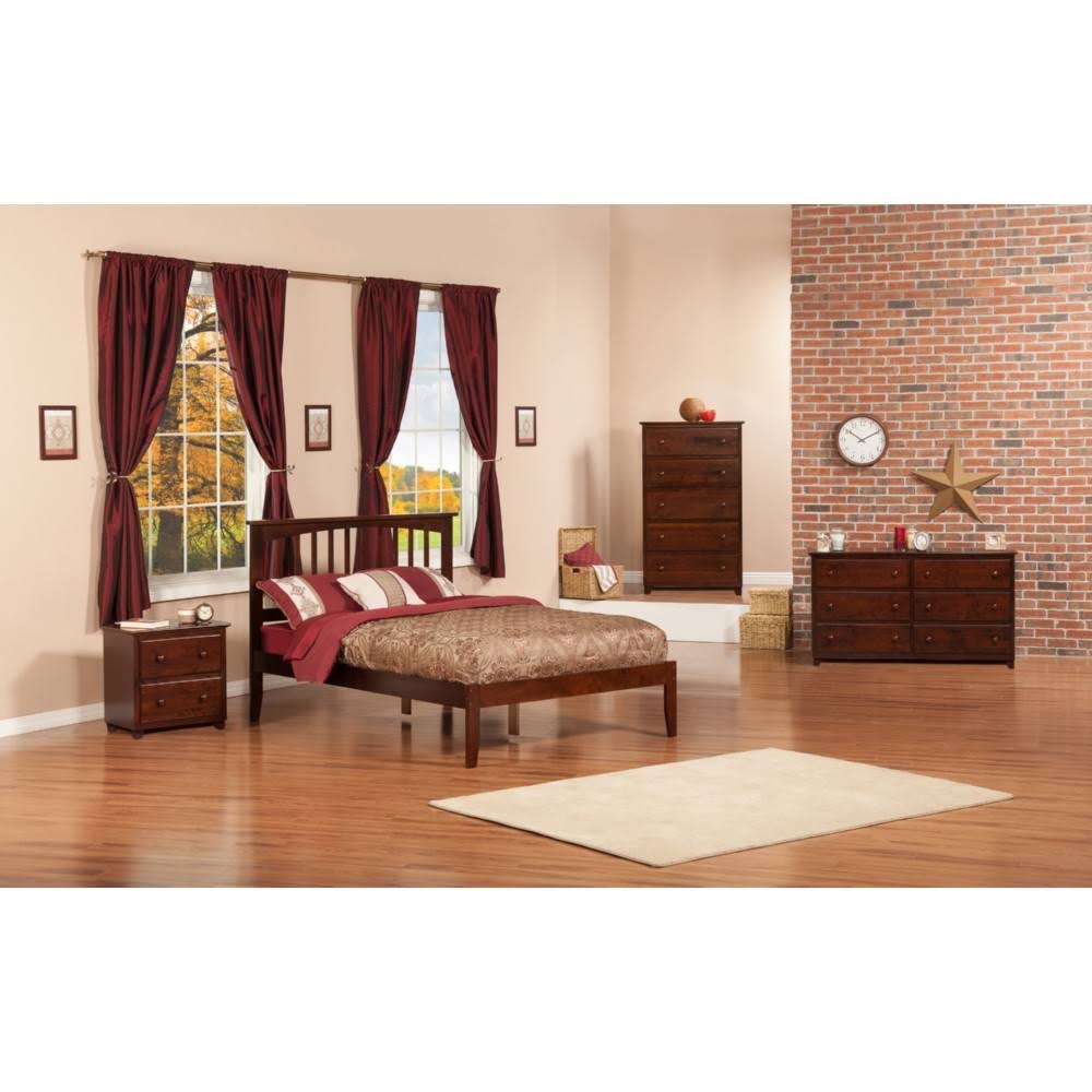 Antique Walnut Full Bed L537