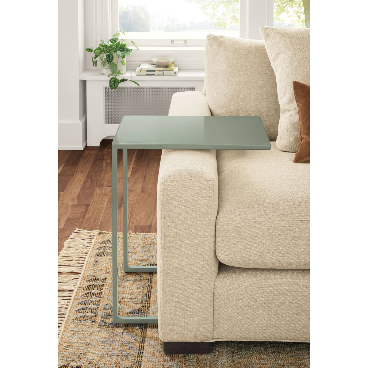 Modern Slim C-Shaped Table L40540