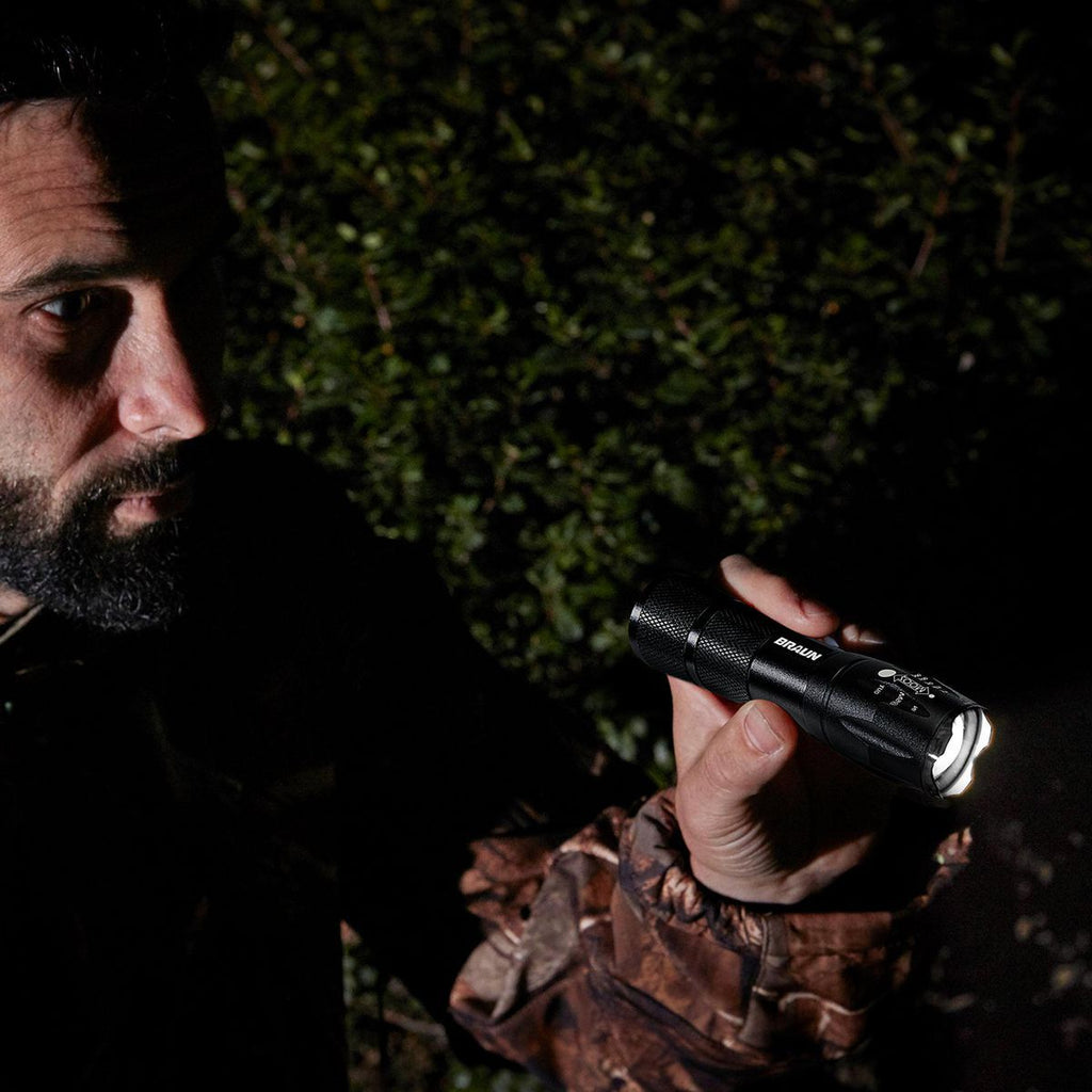 800 Lumen Tactical LED Flashlight W669