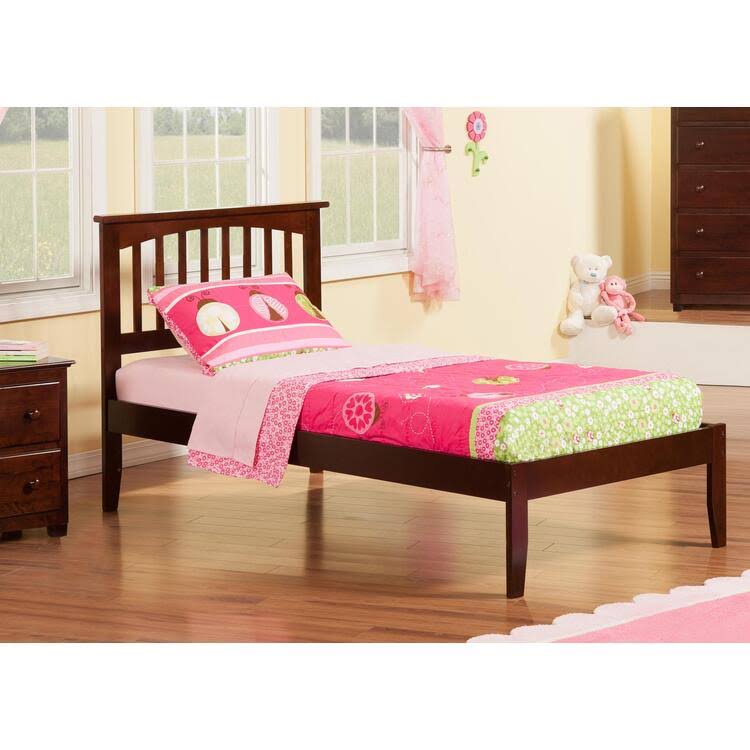 Antique Walnut Full Bed L537
