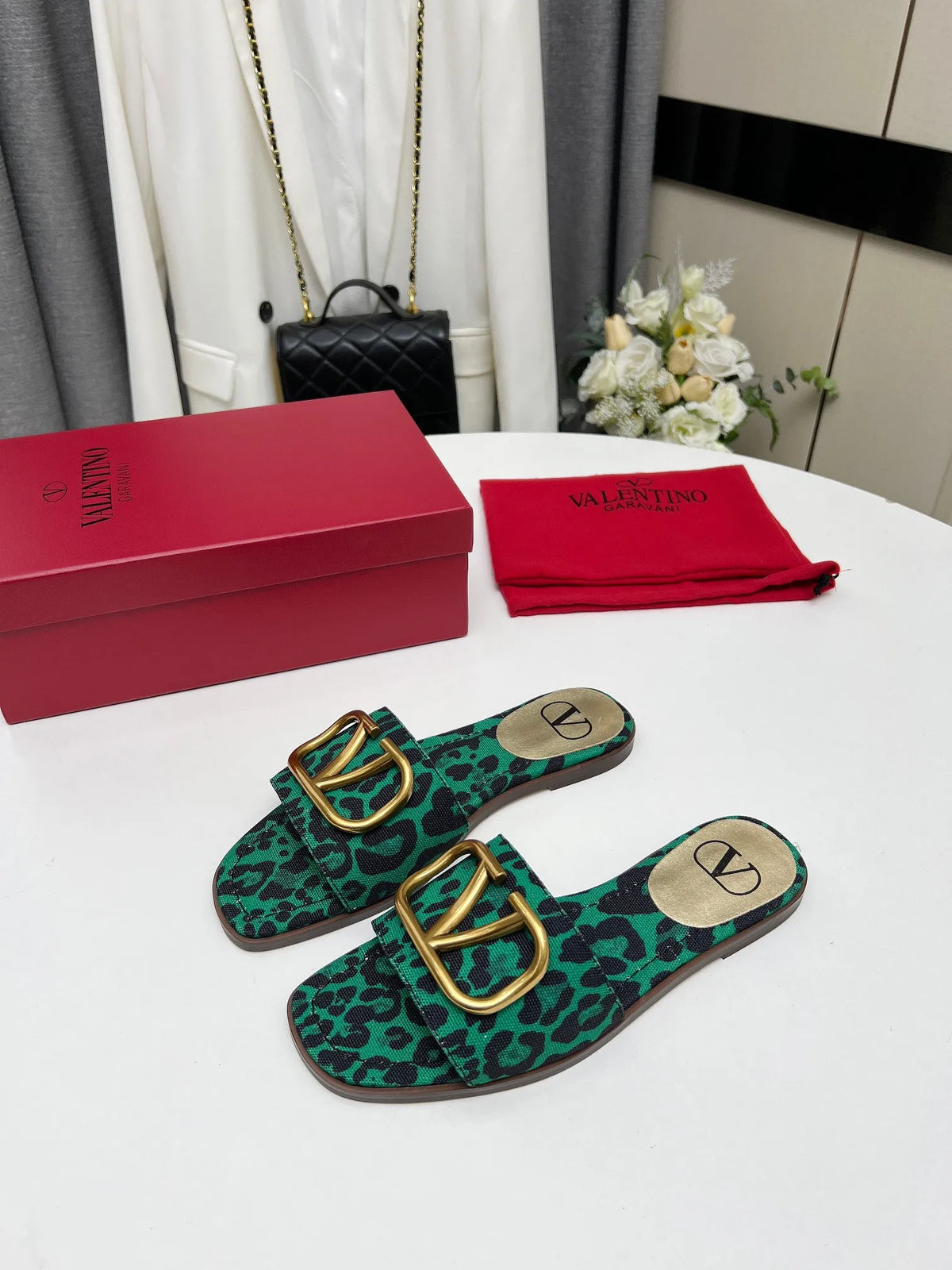 Women Slippers S78669