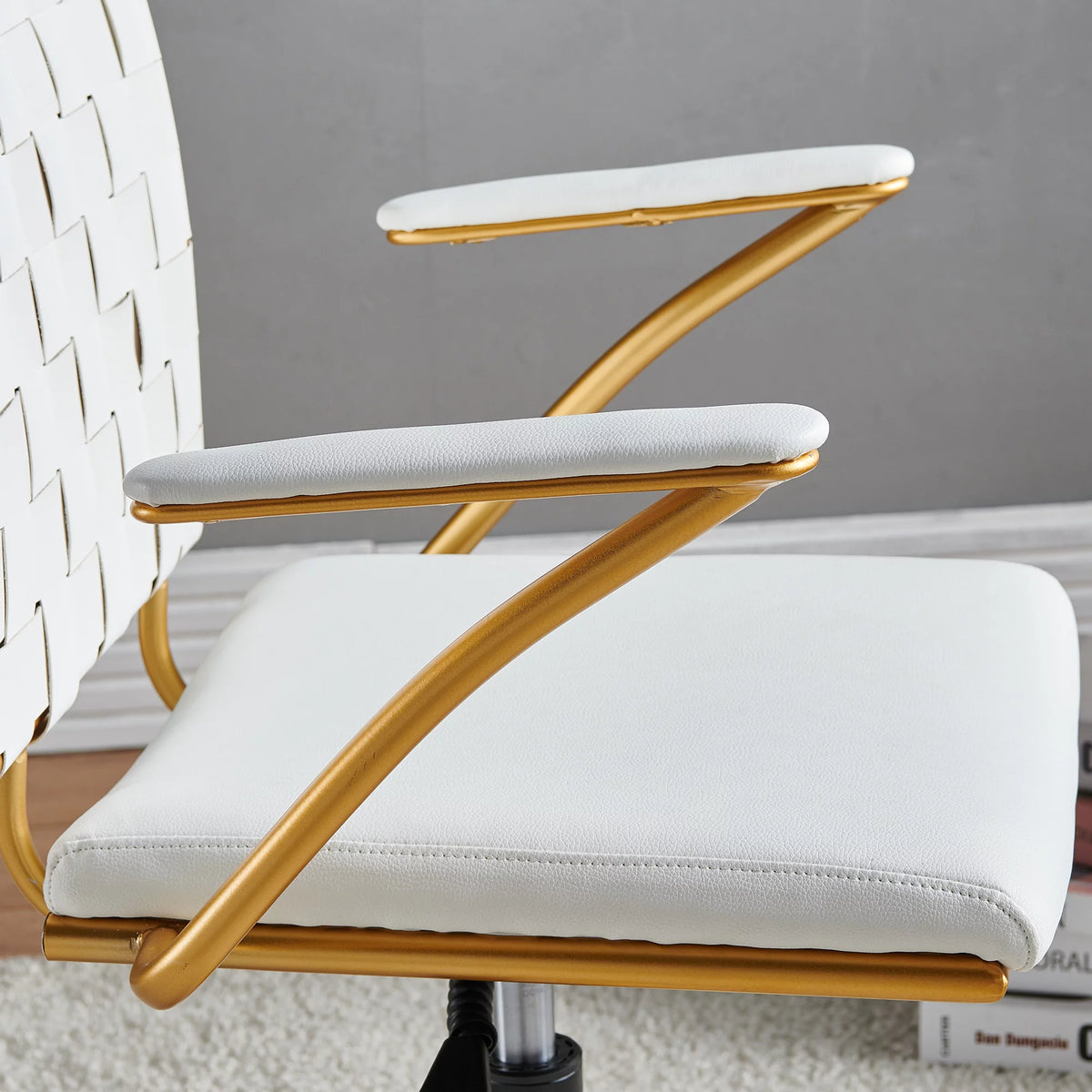 Vegan Leather Ergonomic Swivel Desk Chair I9733