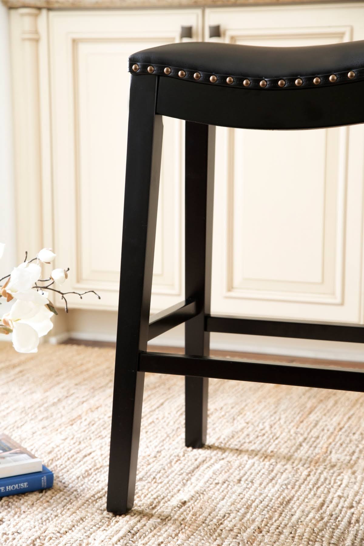 Bonded Leather Saddle Bar Stool U8654
